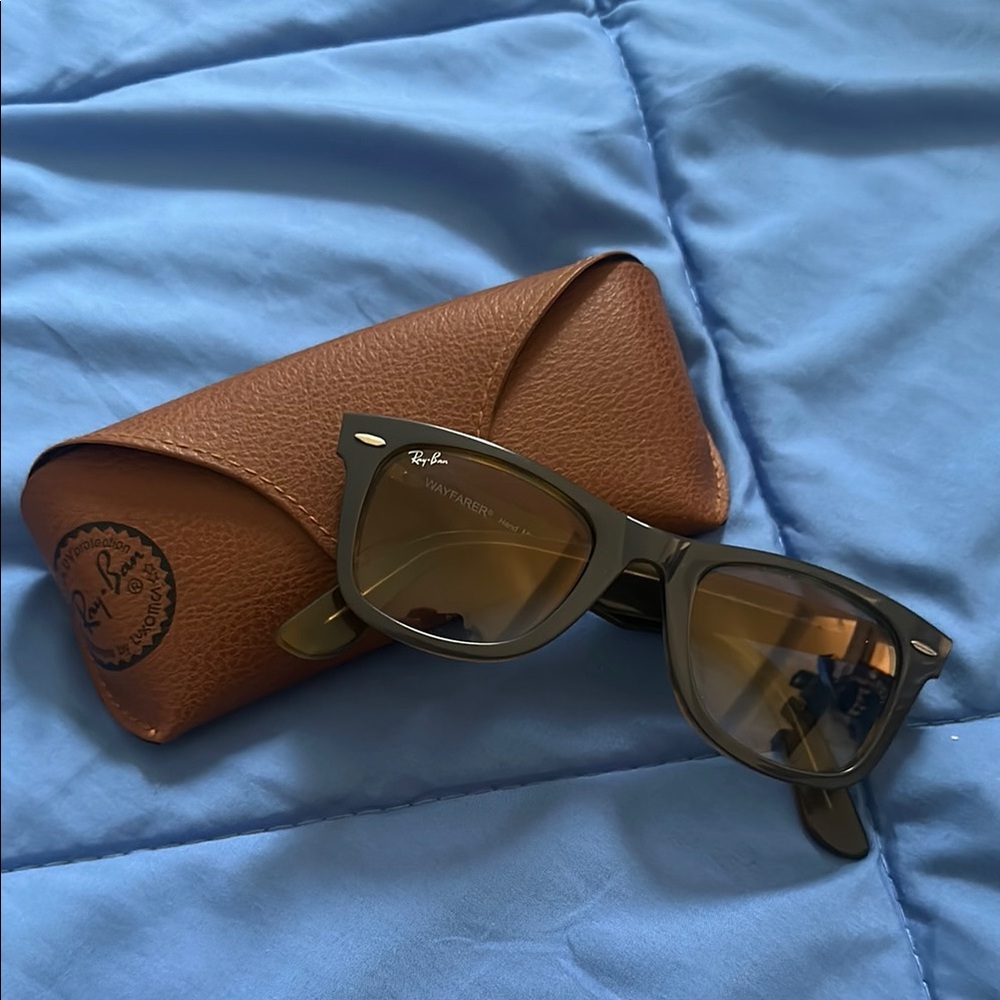 Ray-Ban Black Wayfarer Sunglasses with Brown Case